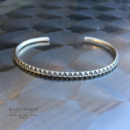 Un ancien bracelet bazuband ou bahutta en argent de l'ar… | Drouot.com