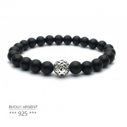 Bracelet en pierres naturelles, onyx noir mat avec perle en argent 925 sculptée.